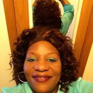 Meet your Posher, Debora